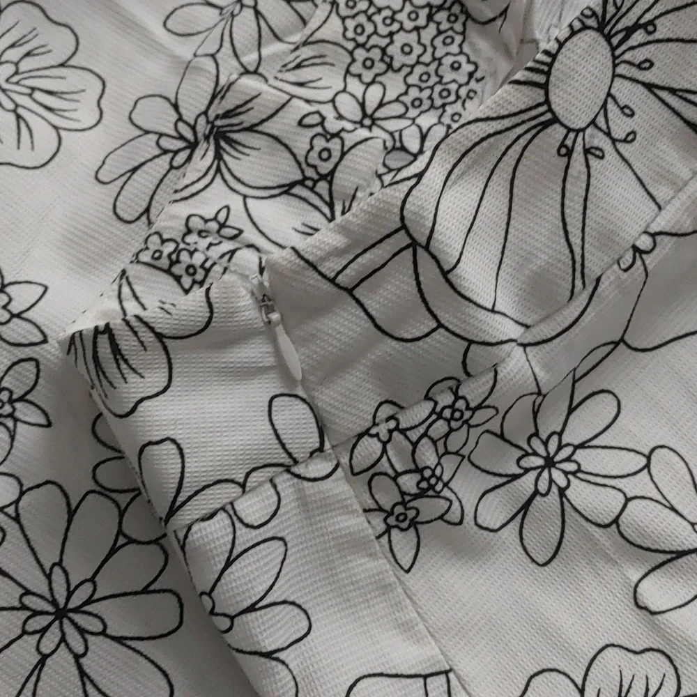 Women's Size 16 Versailles White Mini Skirt With Black Outlined Flowers Y2K - Picture 6 of 12